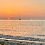 Scirocco Vista Mare E Privata 펜션 *